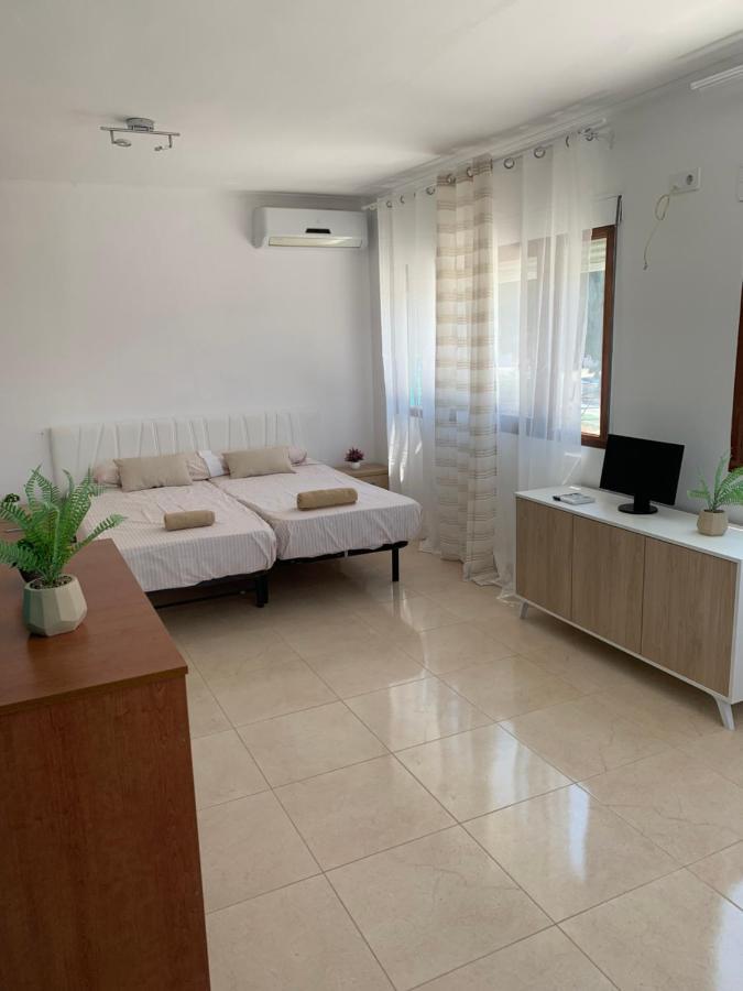 Family Room with Garden View,1420672824:JPEG