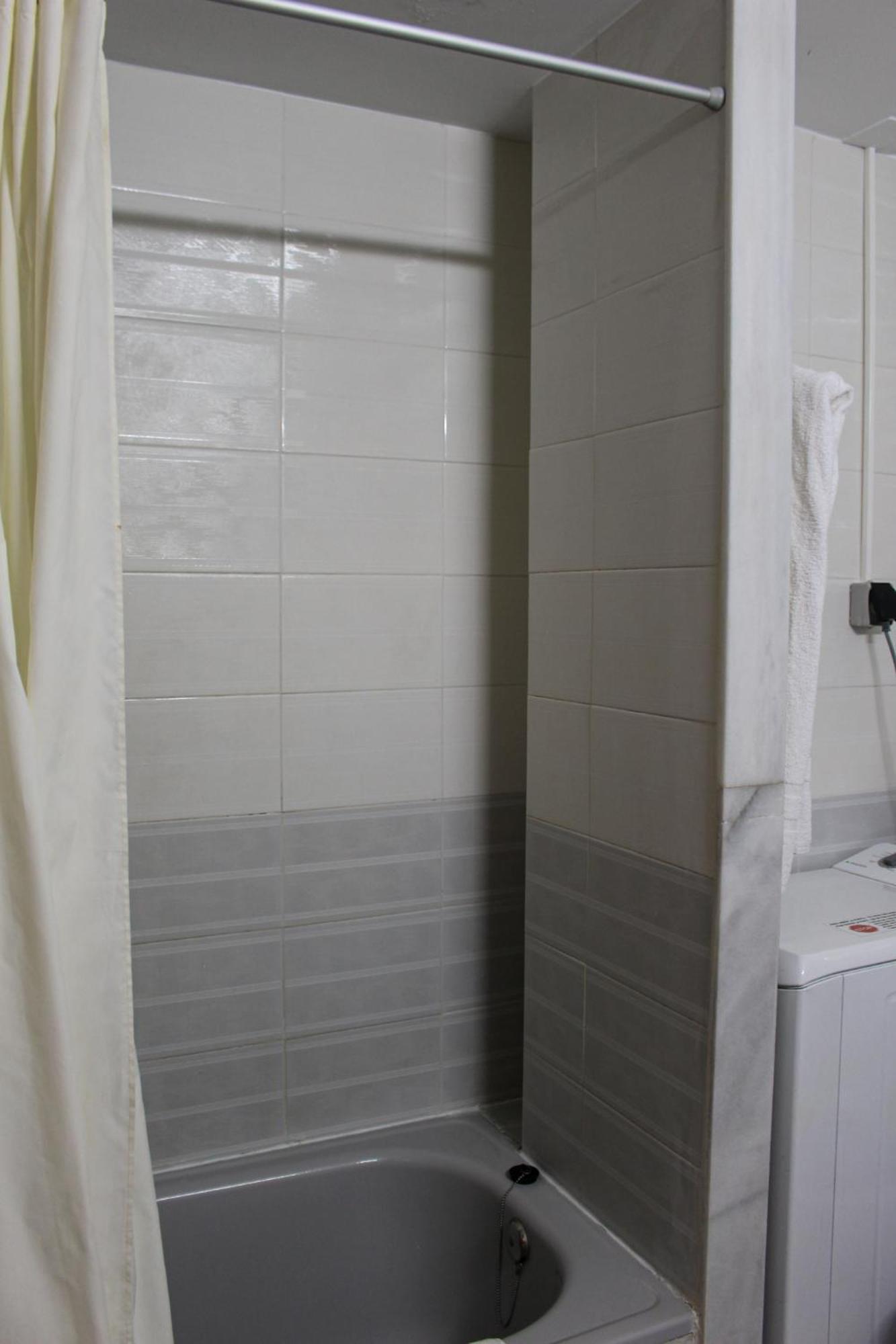One-Bedroom Apartment without air conditioning