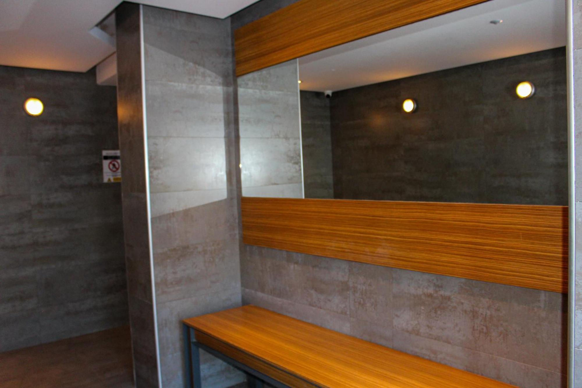 One-Bedroom Apartment without air conditioning